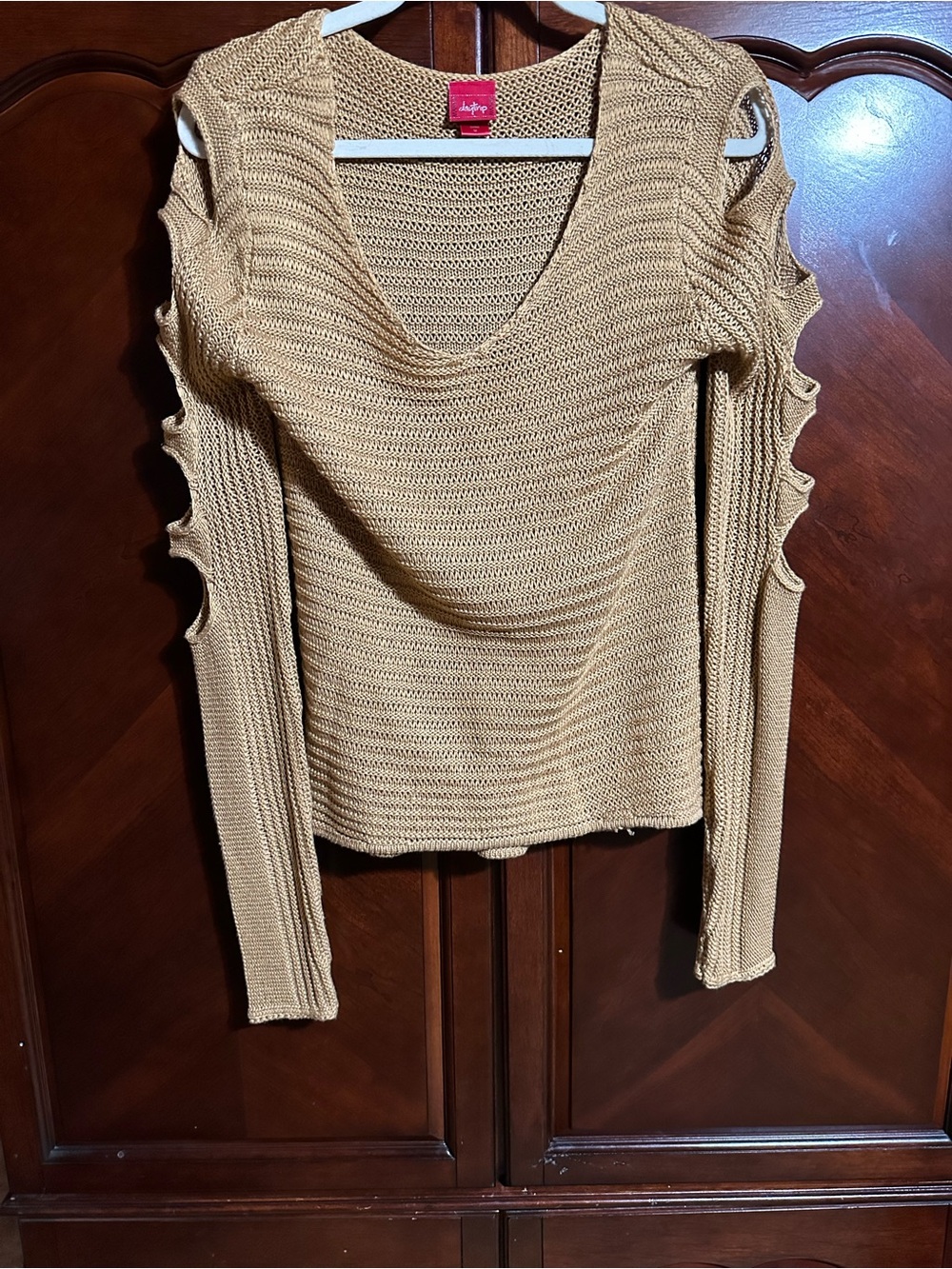 Daytrip Camel Cutout Sleeve V-Neck Sweater
